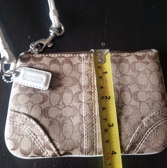 Coach wristlet - Picture 3 of 5